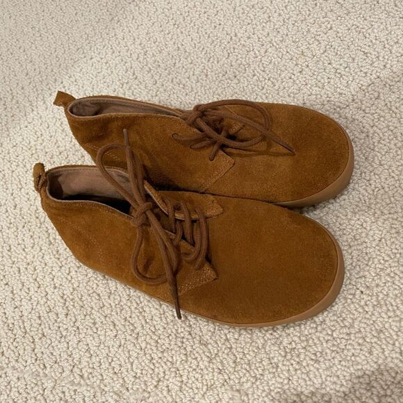 EUC Gap Boys Suede Boots Brown Sz. 2 - Picture 2 of 6